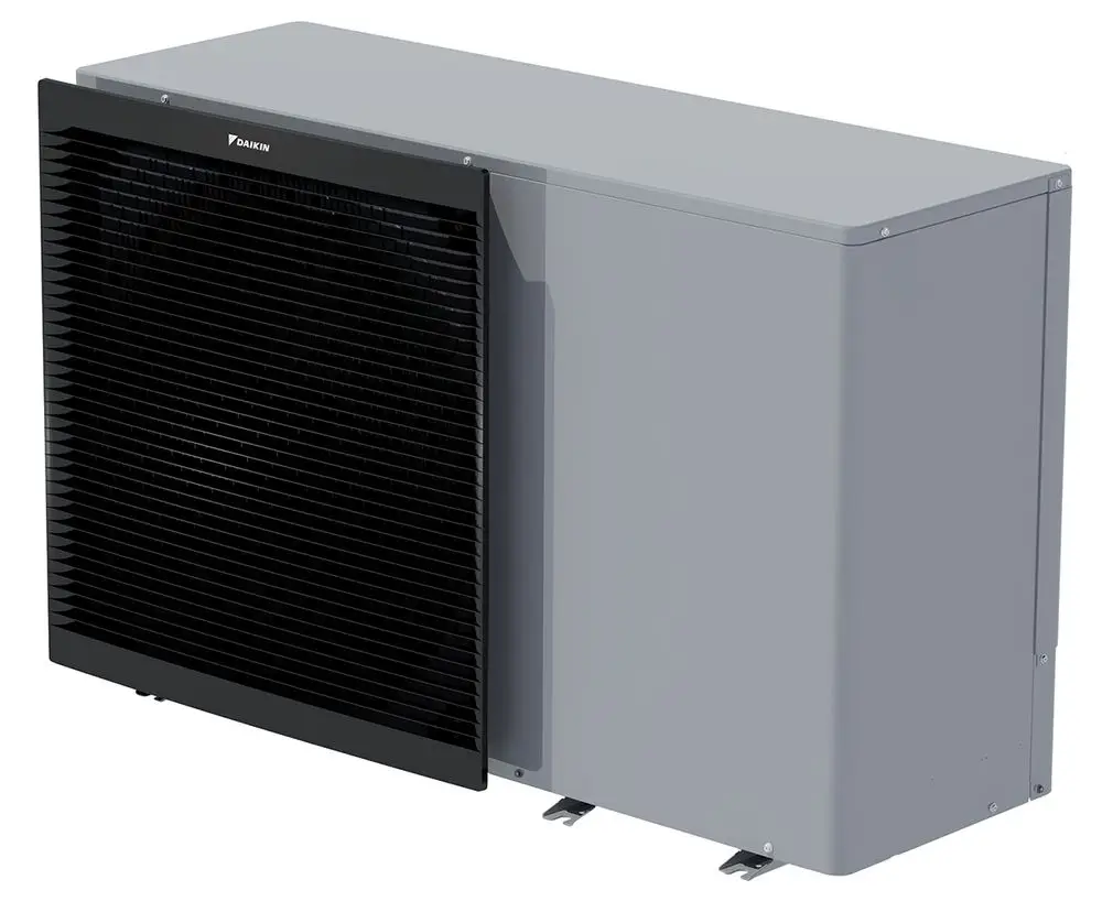 Wärmepumpen-Außengerät von Daikin in grauem Gehäuse mit schwarzer Frontblende und Lamellen. Geeignet für 3-phasigen Betrieb.